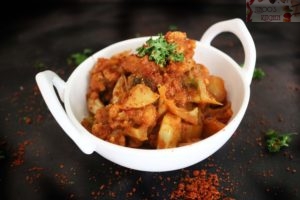 Kolhapuri Veg Tamda rassa recipe