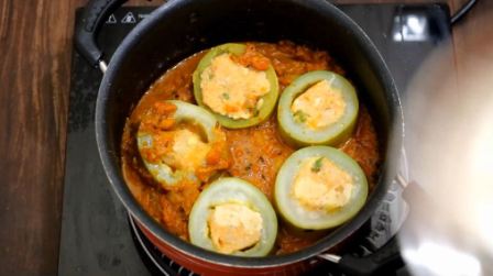 Stuffed Bottle gourd curry