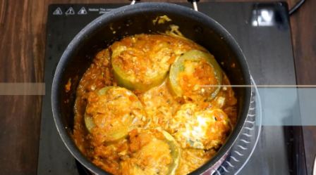 Stuffed Bottle gourd curry