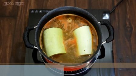 Stuffed Bottle gourd curry