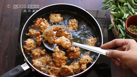 Drumstick flower fritters recipe | Murungai poo pakoda | Sajne Phooler Bada