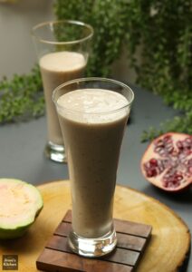 guava smoothie with pomegranate and banana